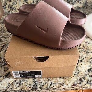 Nike Calm Slides